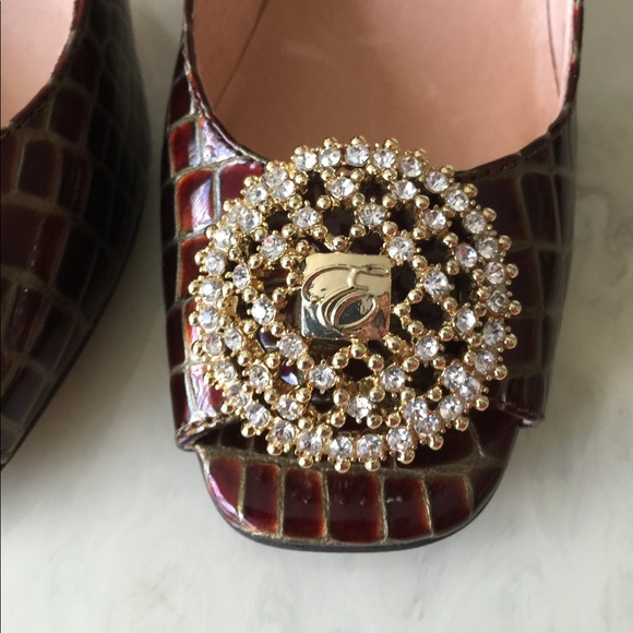 Crystal Brooch Front Crocodile Leather Heels - Picture 5 of 6